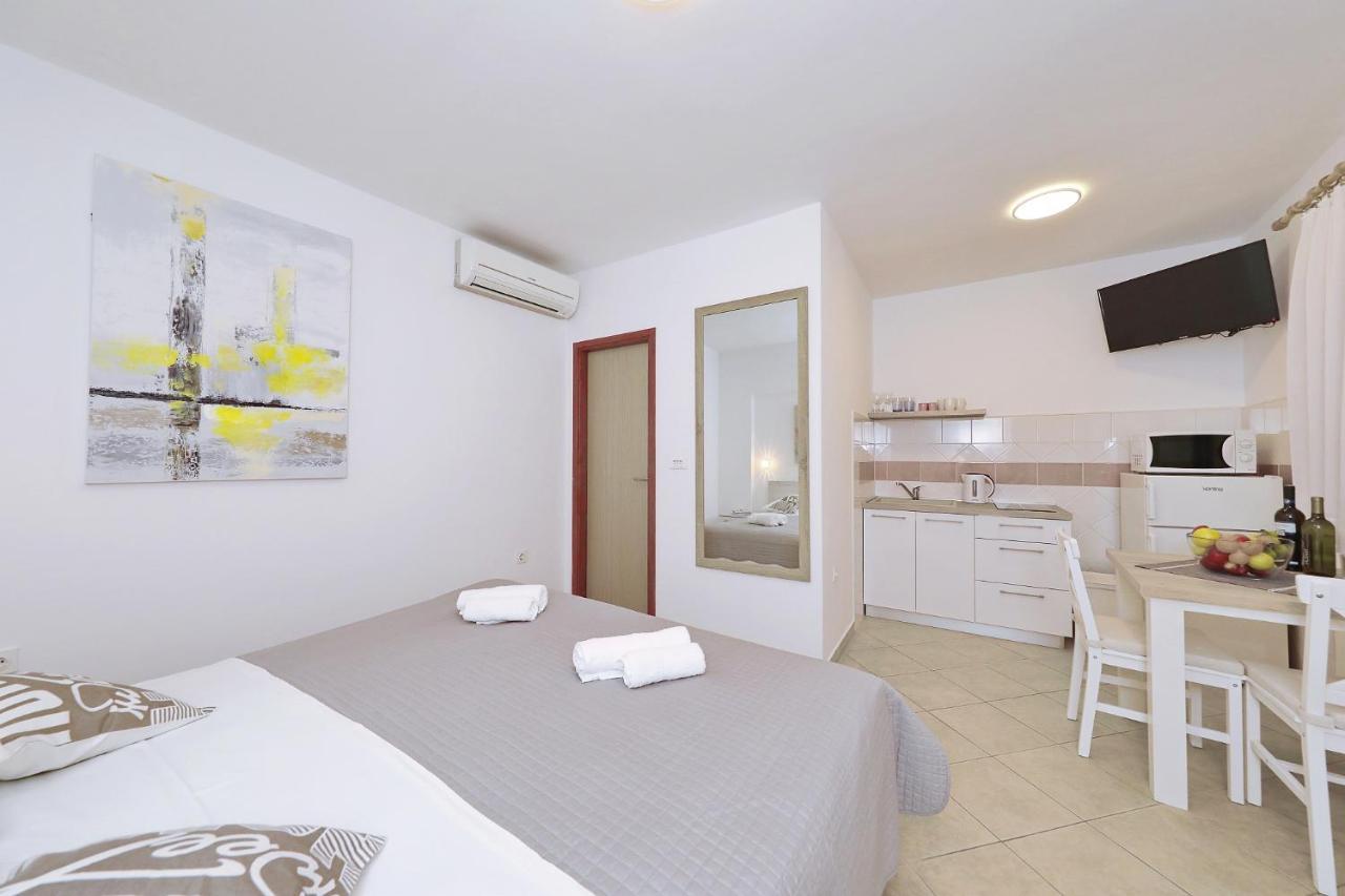 Apartmani Strpic Biograd Na Moru Esterno foto