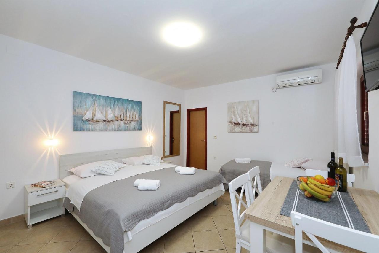 Apartmani Strpic Biograd Na Moru Esterno foto