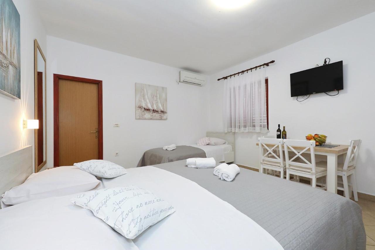 Apartmani Strpic Biograd Na Moru Esterno foto