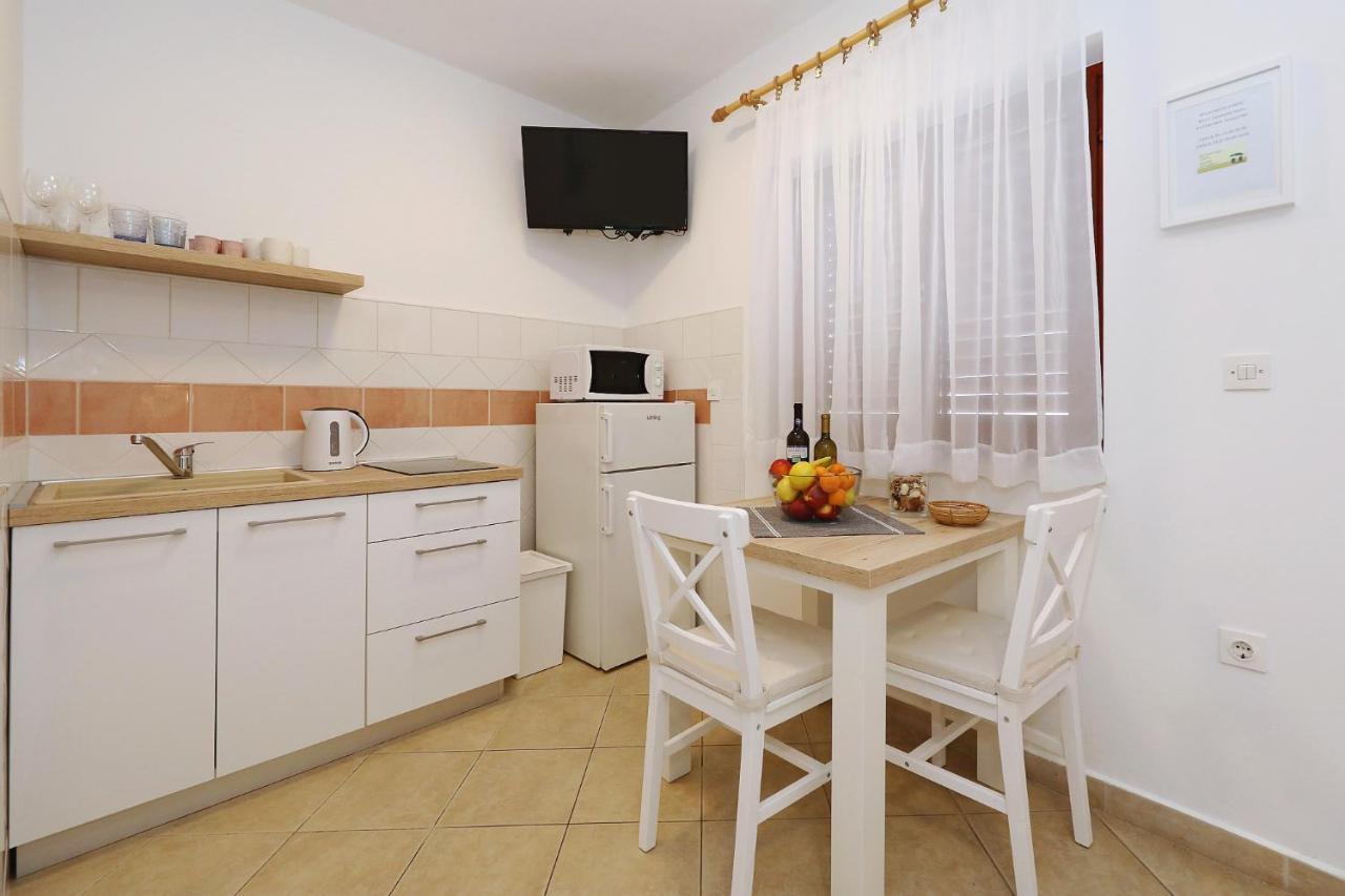 Apartmani Strpic Biograd Na Moru Esterno foto