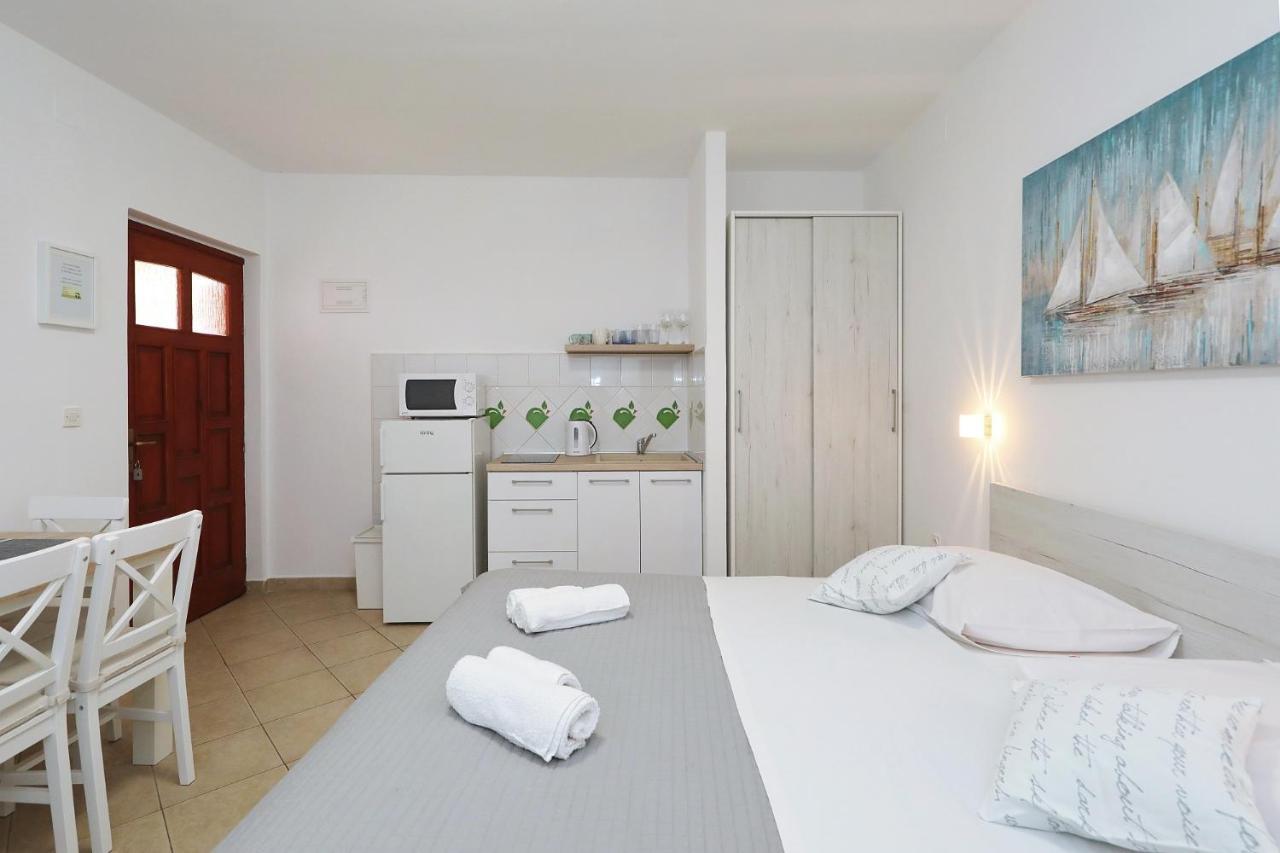 Apartmani Strpic Biograd Na Moru Esterno foto