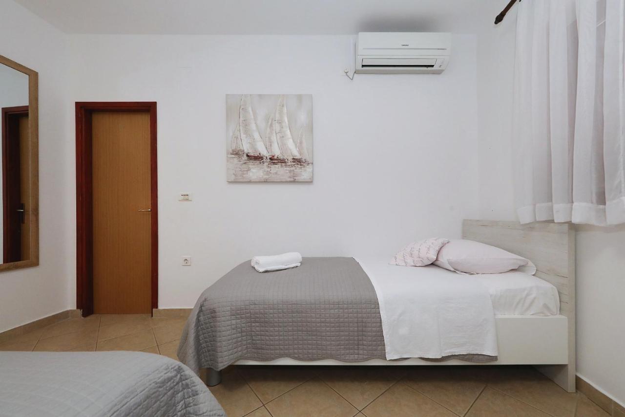 Apartmani Strpic Biograd Na Moru Esterno foto