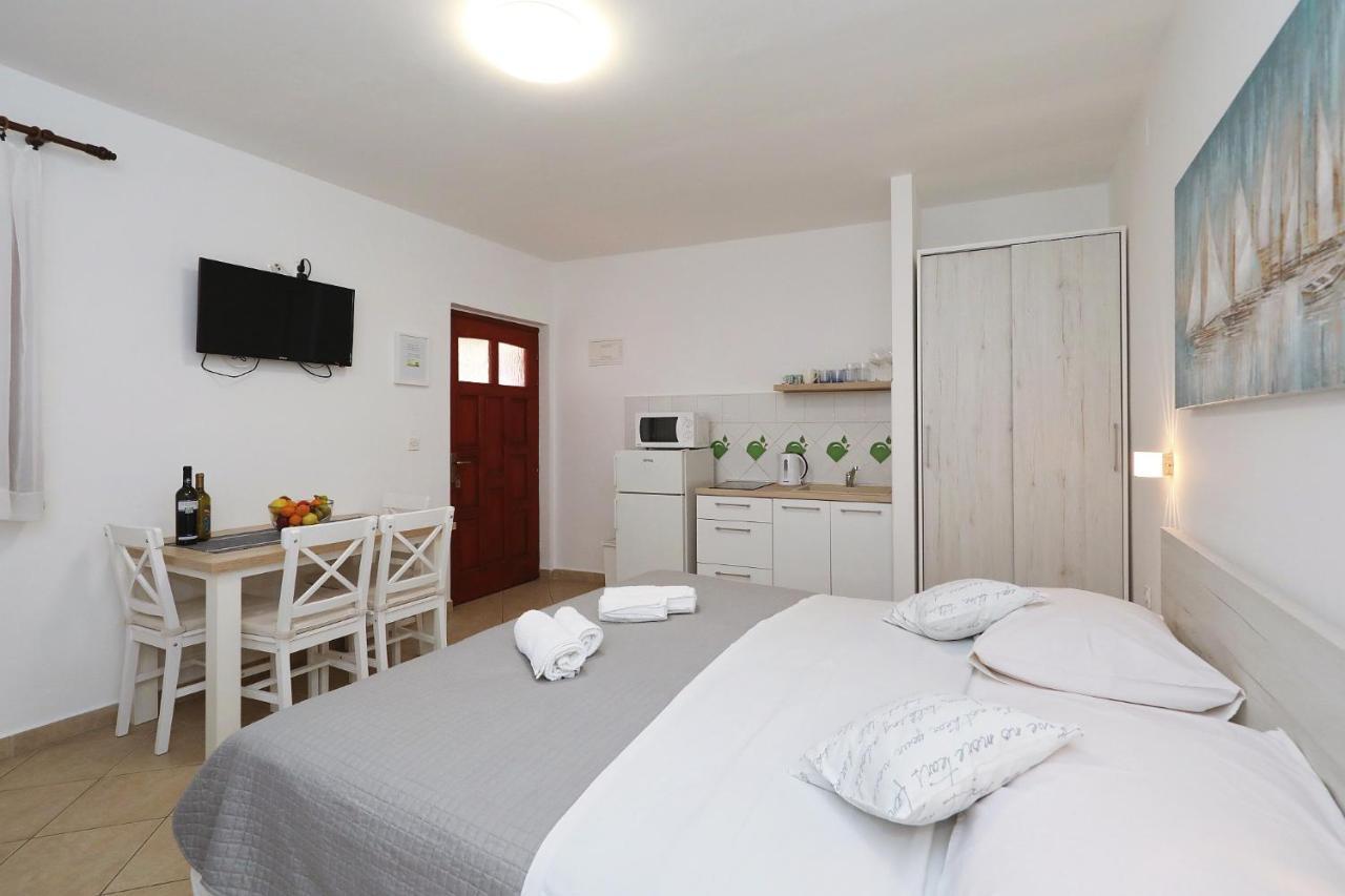 Apartmani Strpic Biograd Na Moru Esterno foto